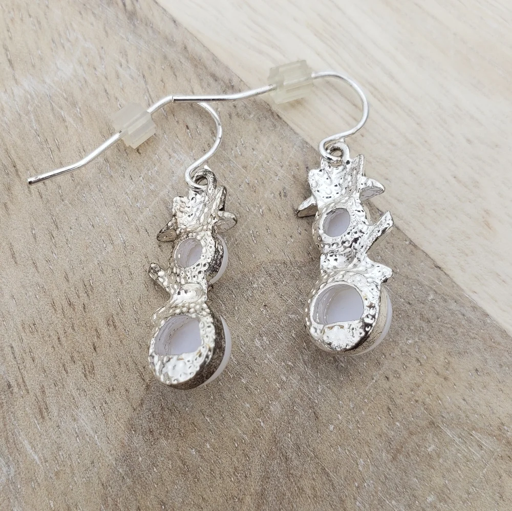 48. Elegant Snowman Pearl Earrings - Picture 7 of 7